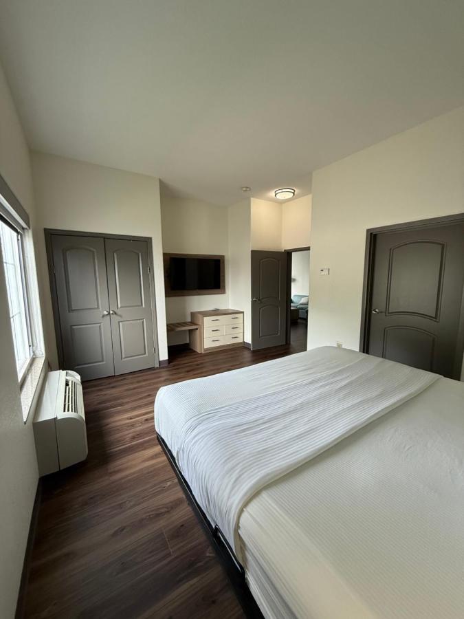 King Suite - Non-Smoking at La Quinta Inn & Suites by Wyndham Searcy