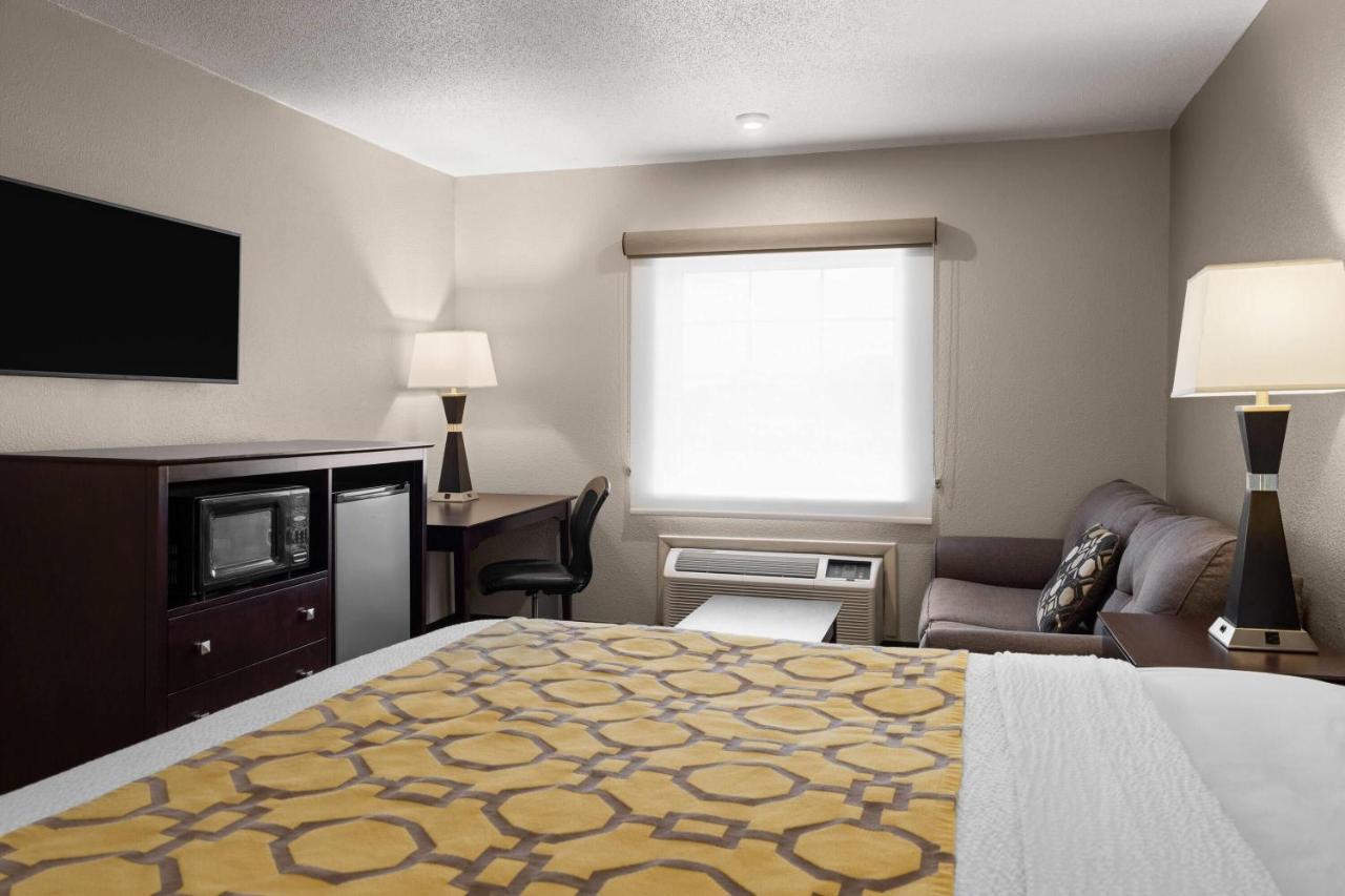 Deluxe King Room - Non-Smoking at Baymont by Wyndham Jefferson City