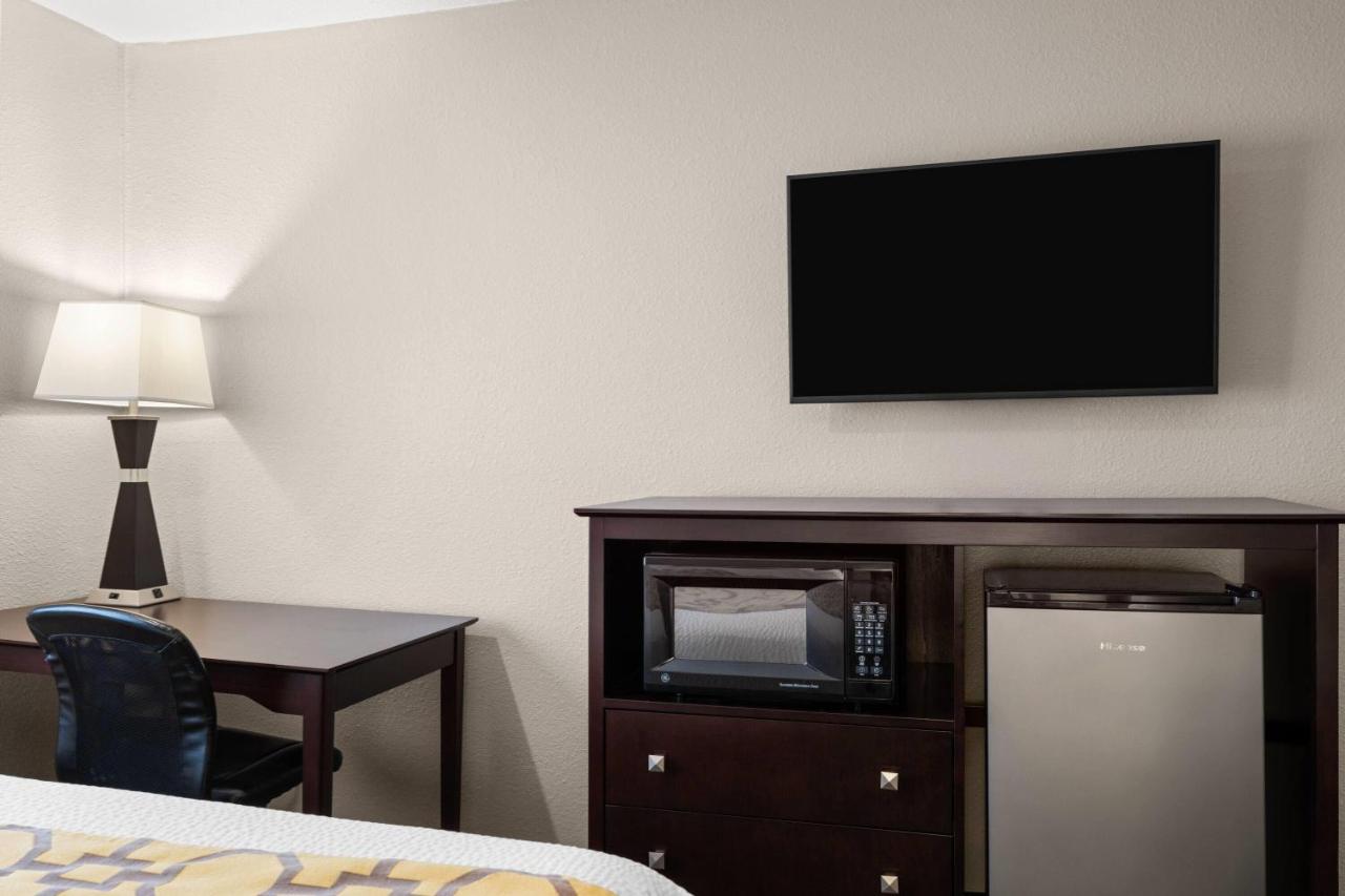 Queen Room with Two Queen Beds - Mobility Access/Non-Smoking at Baymont by Wyndham Jefferson City