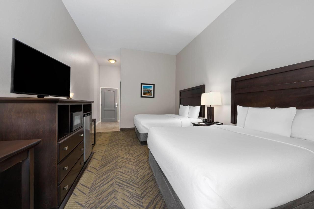 Room #46064108 at La Quinta Inn & Suites by Wyndham-Brookshire-West Katy
