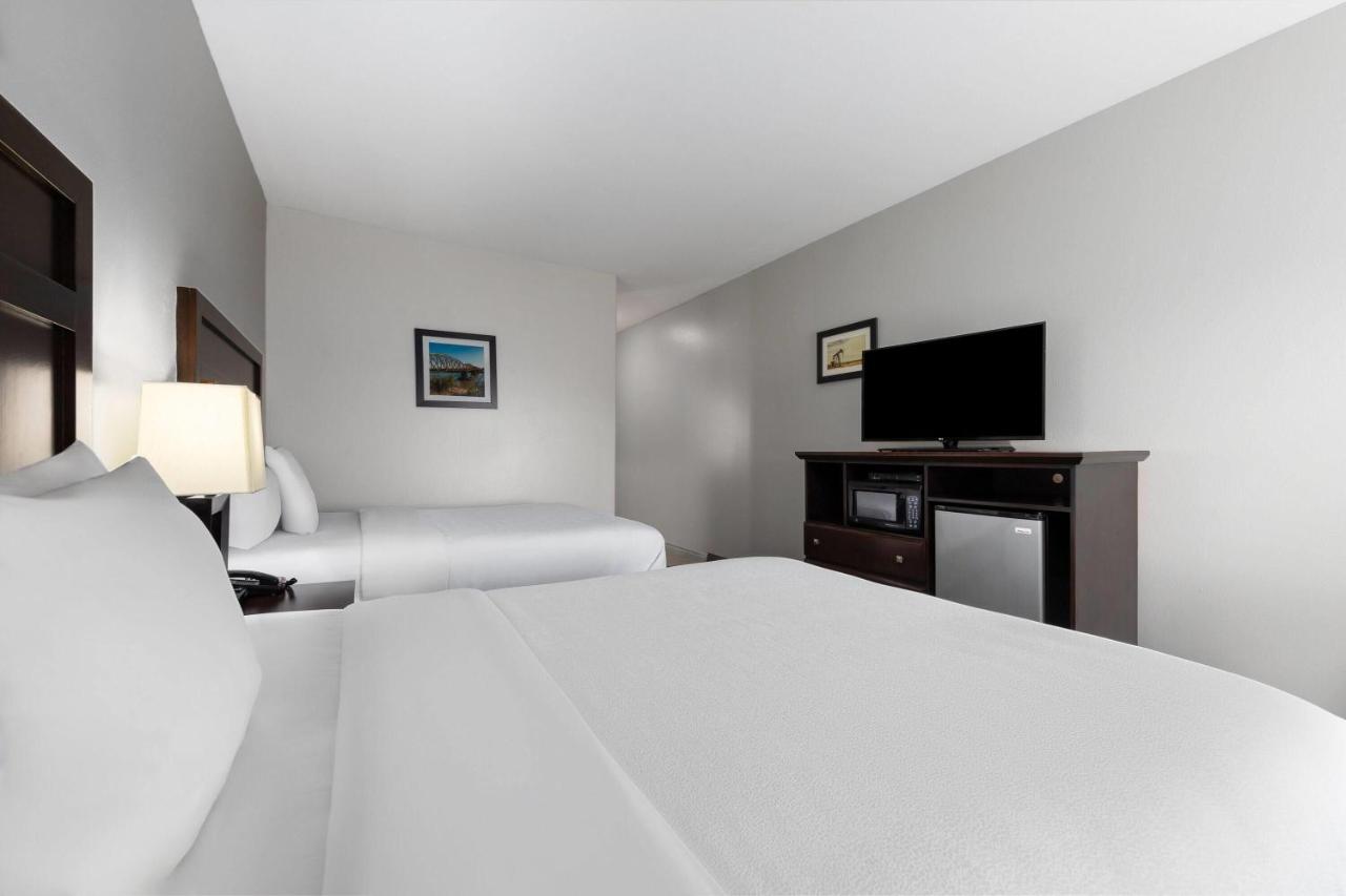 Room #46064109 at La Quinta Inn & Suites by Wyndham-Brookshire-West Katy