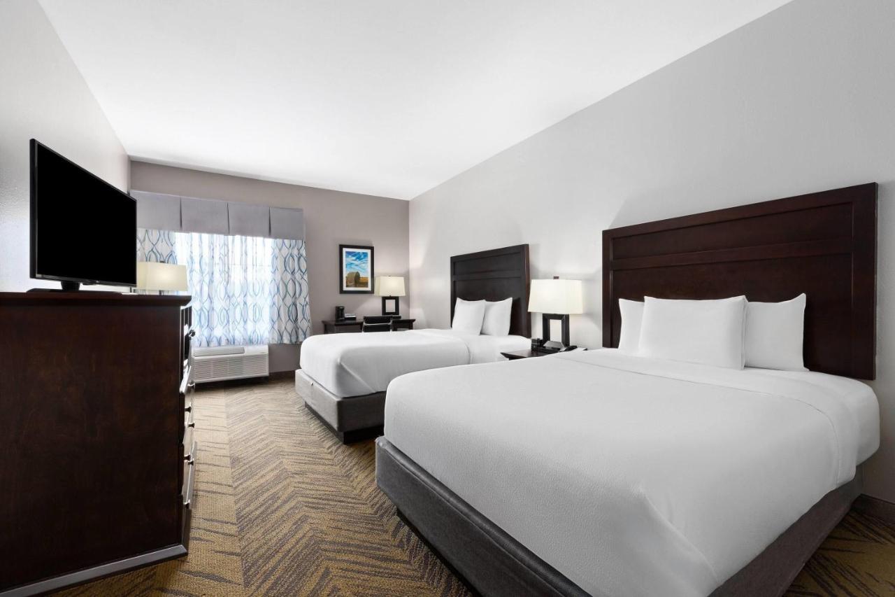 Room #46064109 at La Quinta Inn & Suites by Wyndham-Brookshire-West Katy