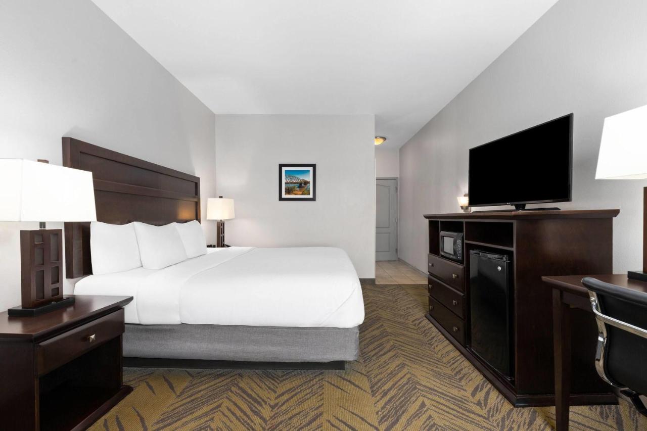 Deluxe King Room at La Quinta Inn & Suites by Wyndham-Brookshire-West Katy