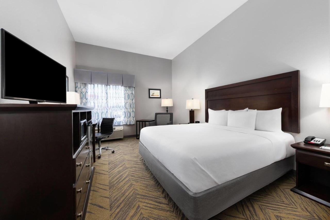 King Room with Roll-In Shower - Mobility/Hearing Accessible - Non-Smoking at La Quinta Inn & Suites by Wyndham-Brookshire-West Katy