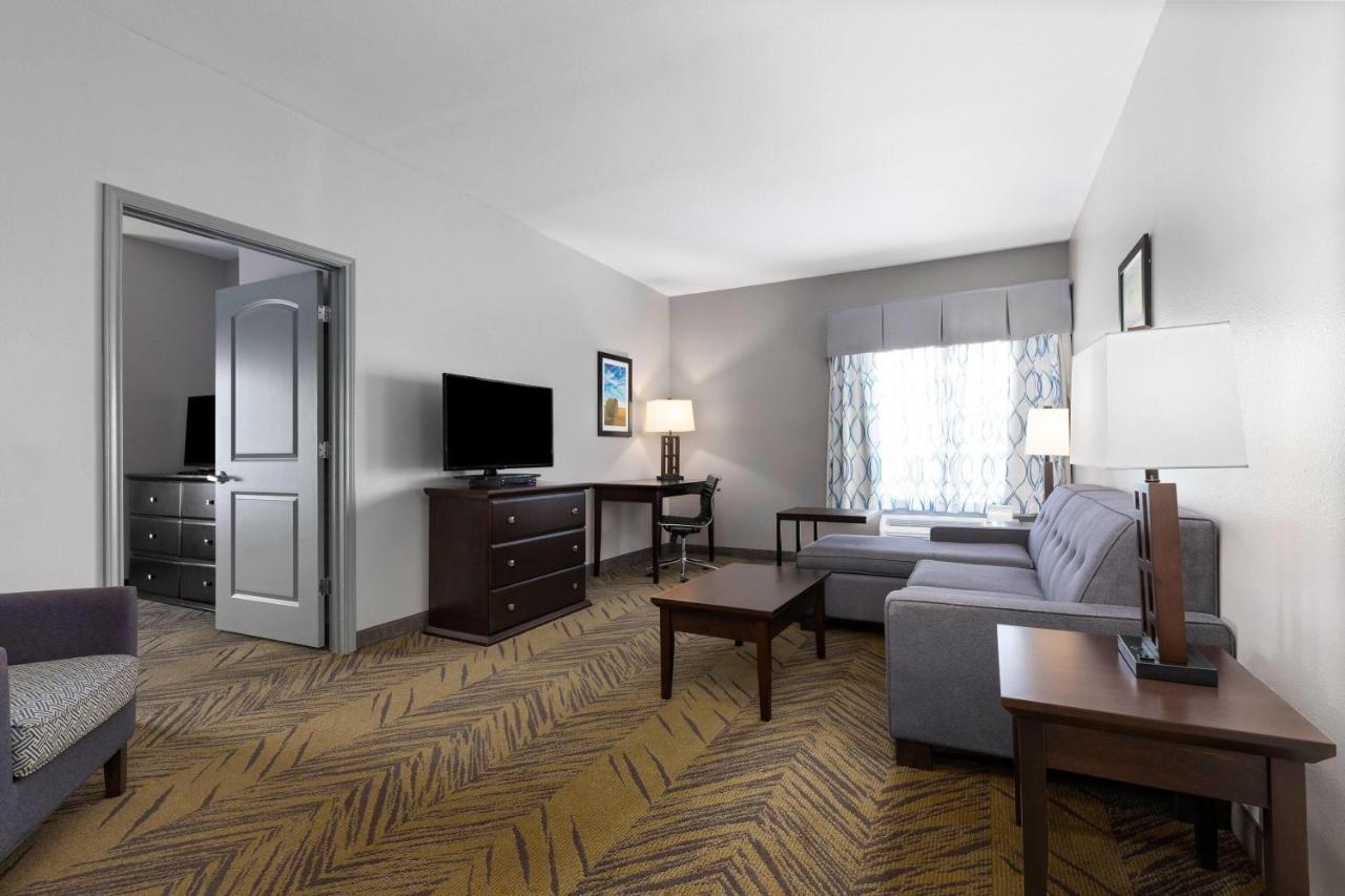 Deluxe King Suite at La Quinta Inn & Suites by Wyndham-Brookshire-West Katy