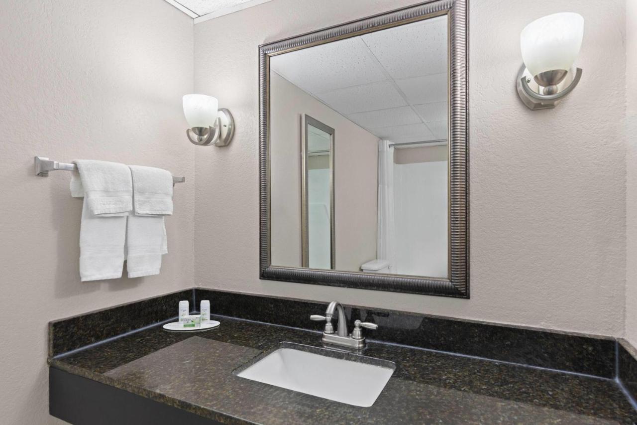 Queen Room with Two Queen Beds - Non-Smoking at Baymont by Wyndham Knoxville I-75