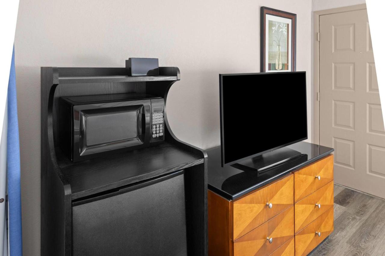 King Room - Non-Smoking at Baymont by Wyndham Knoxville I-75