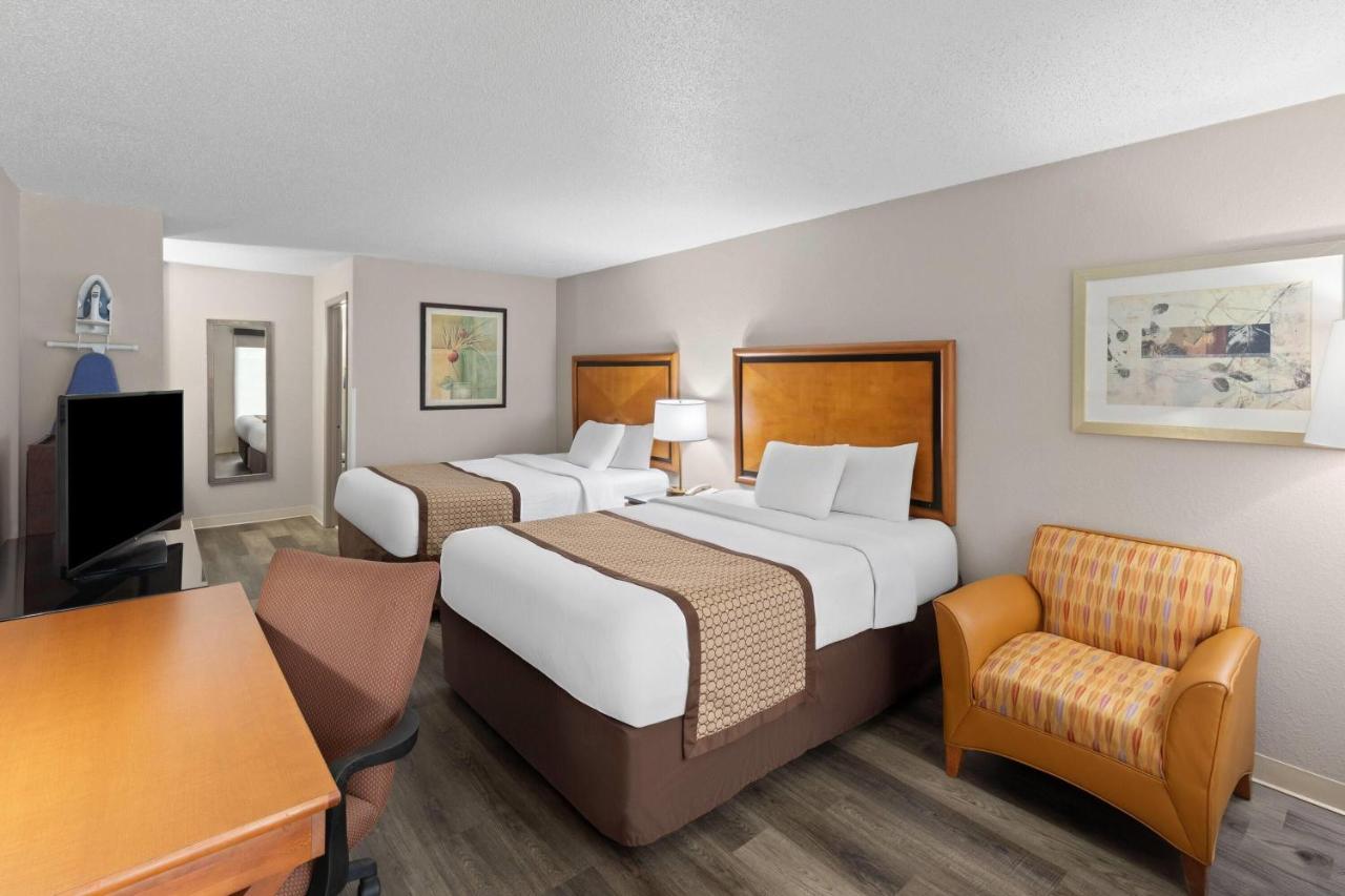 Queen Room with Two Queen Beds - Non-Smoking at Baymont by Wyndham Knoxville I-75