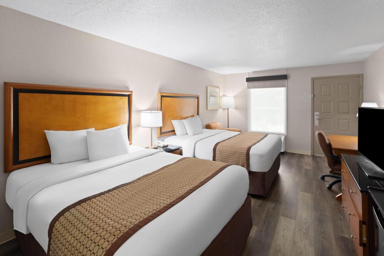 Queen Room with Two Queen Beds - Non-Smoking at Baymont by Wyndham Knoxville I-75