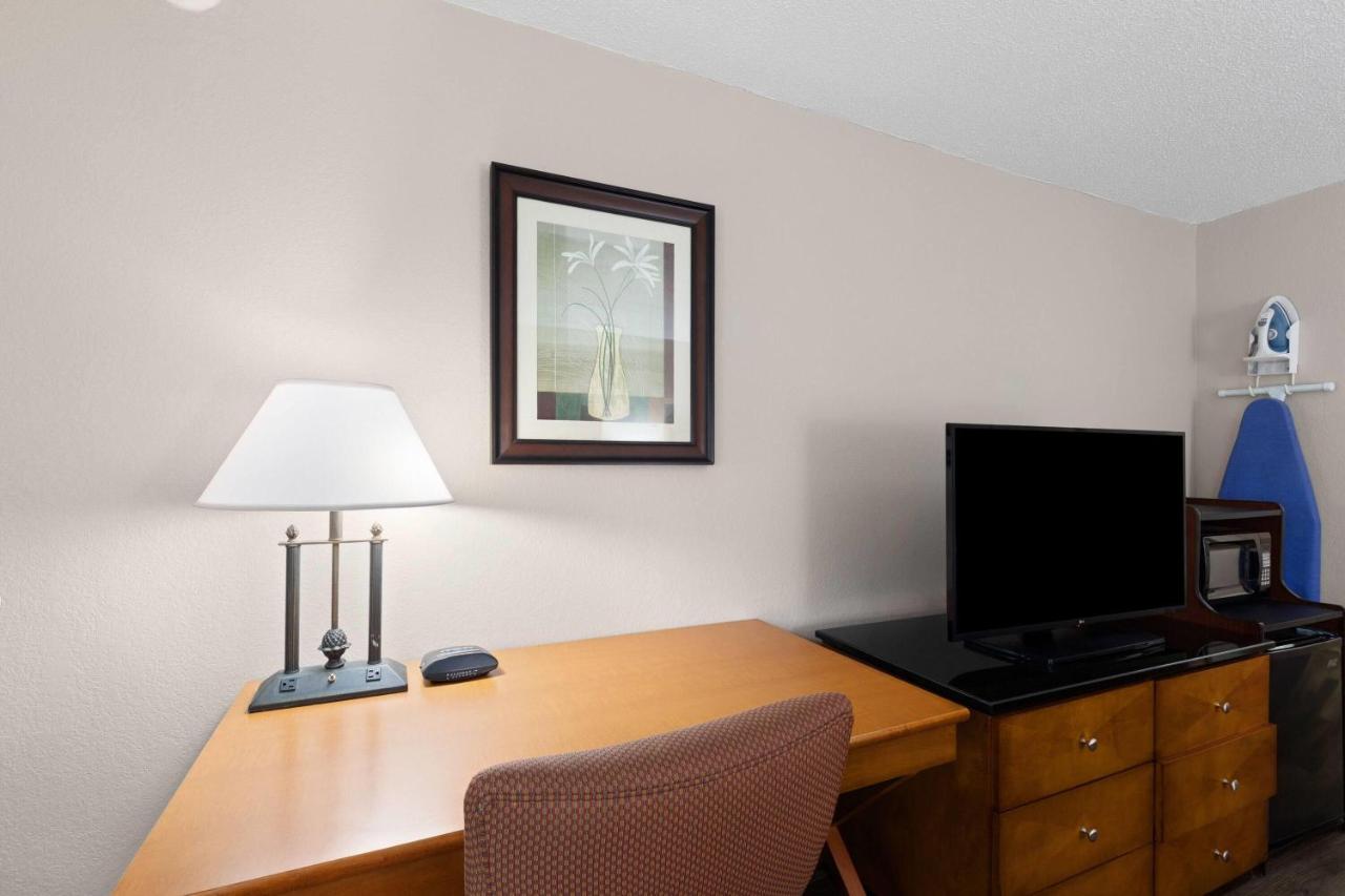 Queen Room with Two Queen Beds - Non-Smoking at Baymont by Wyndham Knoxville I-75