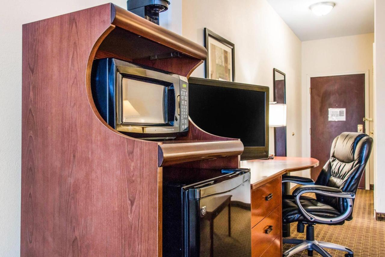 King Suite at Sleep Inn & Suites Pooler - Savannah Area