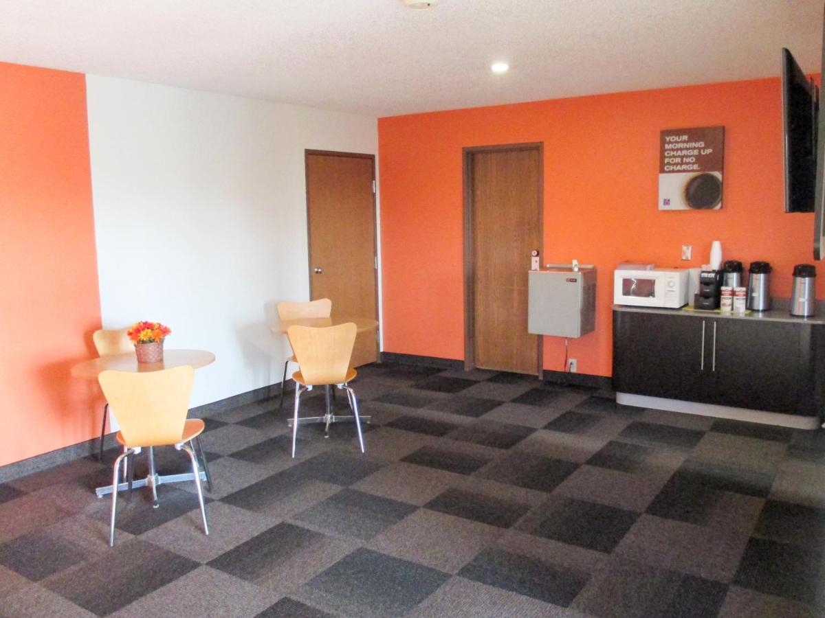 | Motel 6-Drums, PA