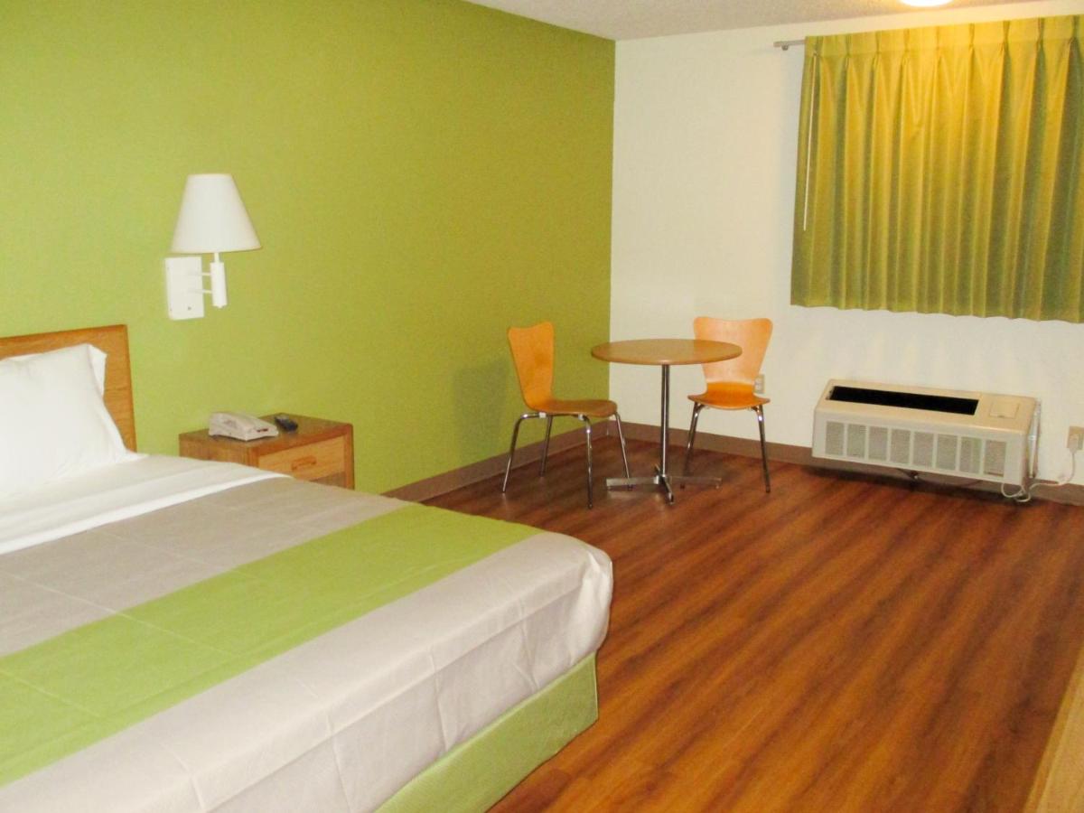 | Motel 6-Drums, PA
