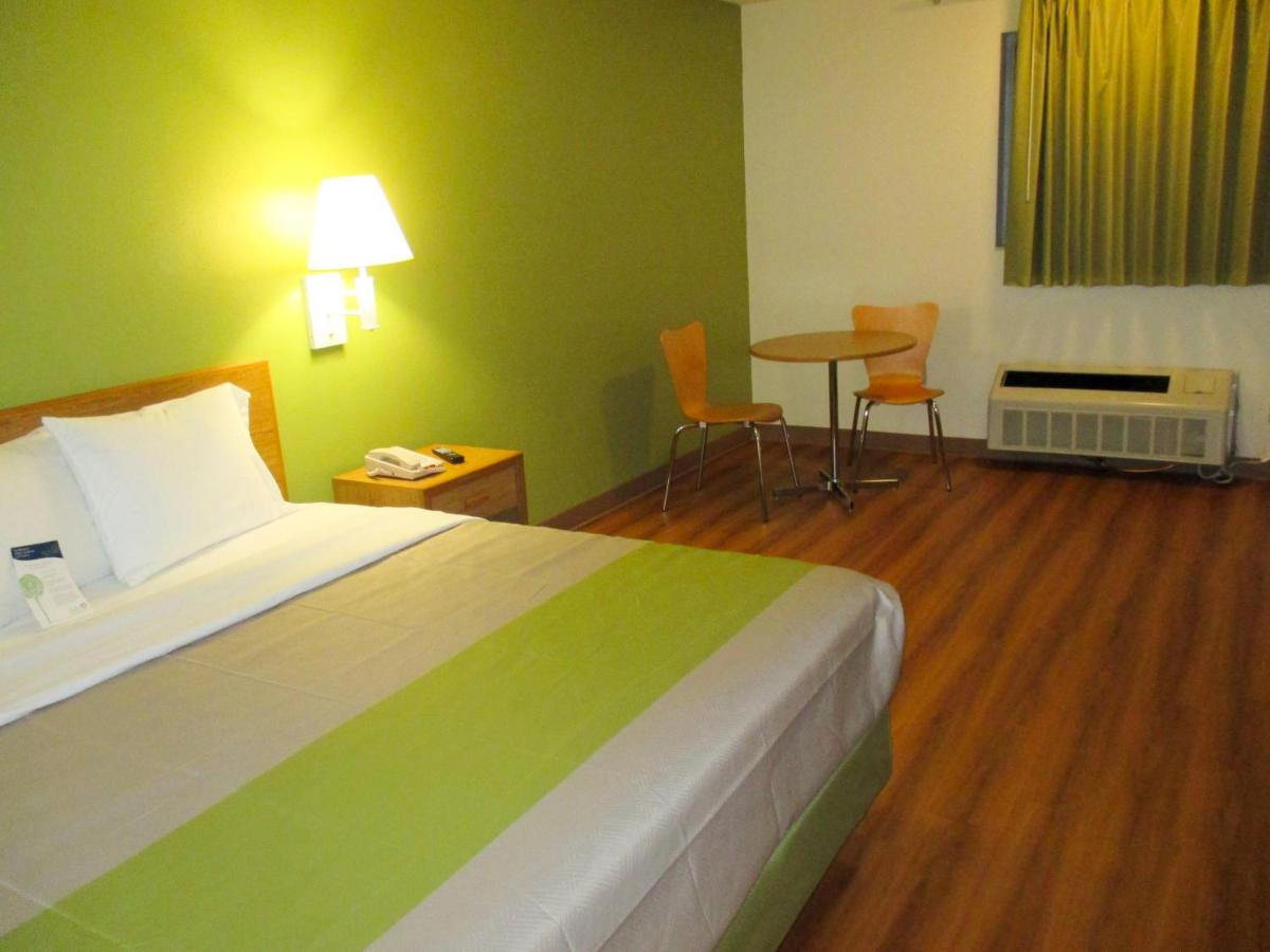 | Motel 6-Drums, PA