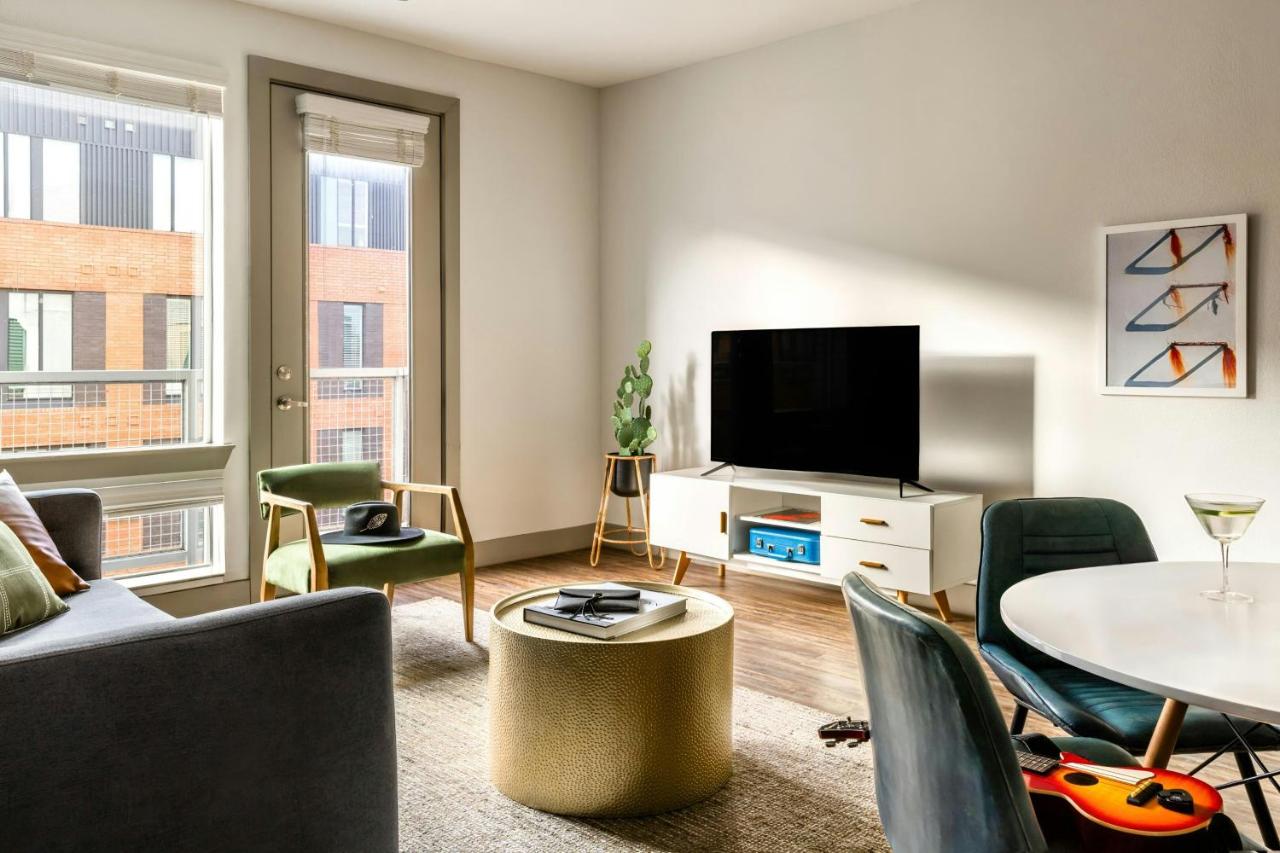 King Suite with Balcony at Sonder at East 5th
