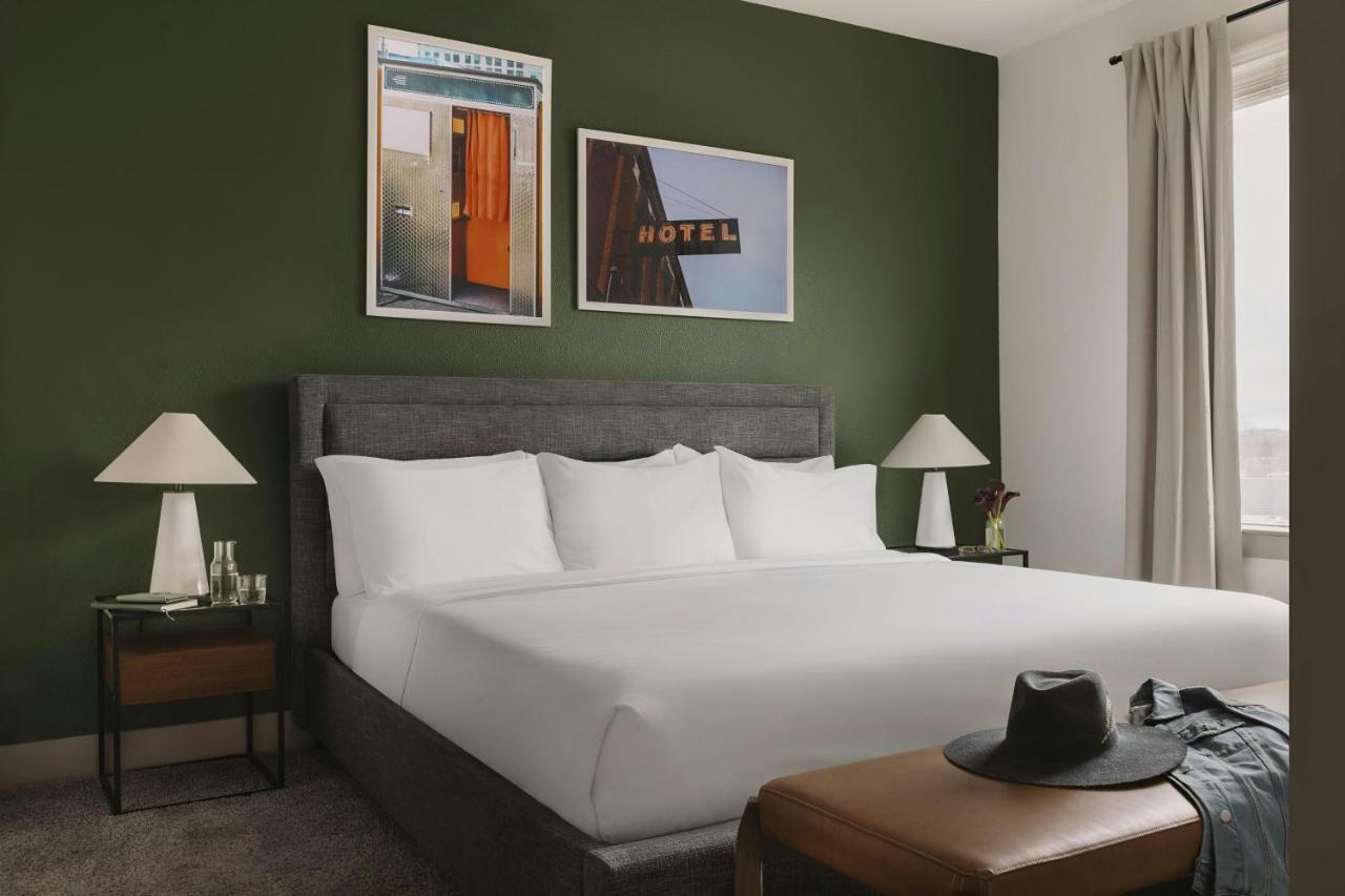 King Suite with Balcony at Sonder at East 5th