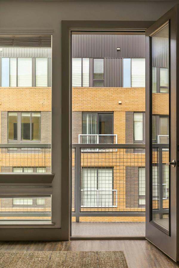 King Suite with Balcony at Sonder at East 5th