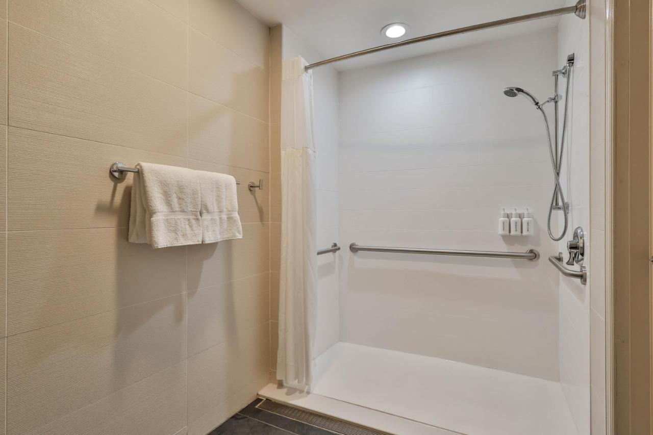 Queen Room with Two Queen Beds and Roll-In Shower - Accessible/Non-Smoking at The Penn Stroud, Stroudsburg - Poconos, an Ascend Collection Hotel