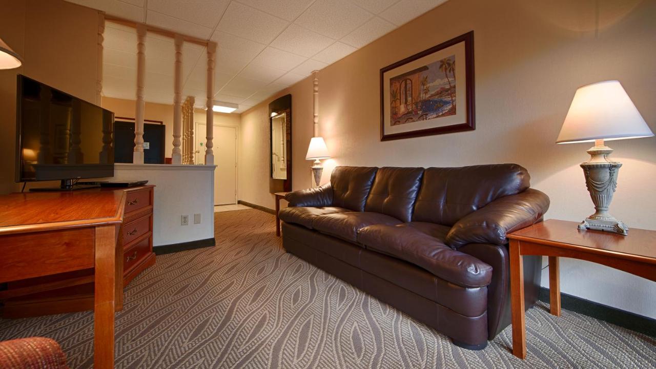 | Best Western Naples Inn & Suites