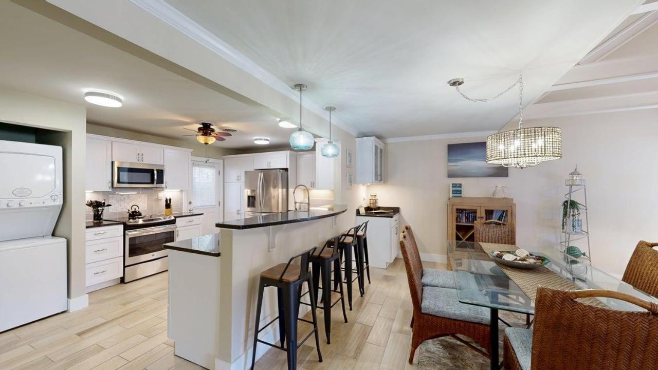  | 719 Queens Grant