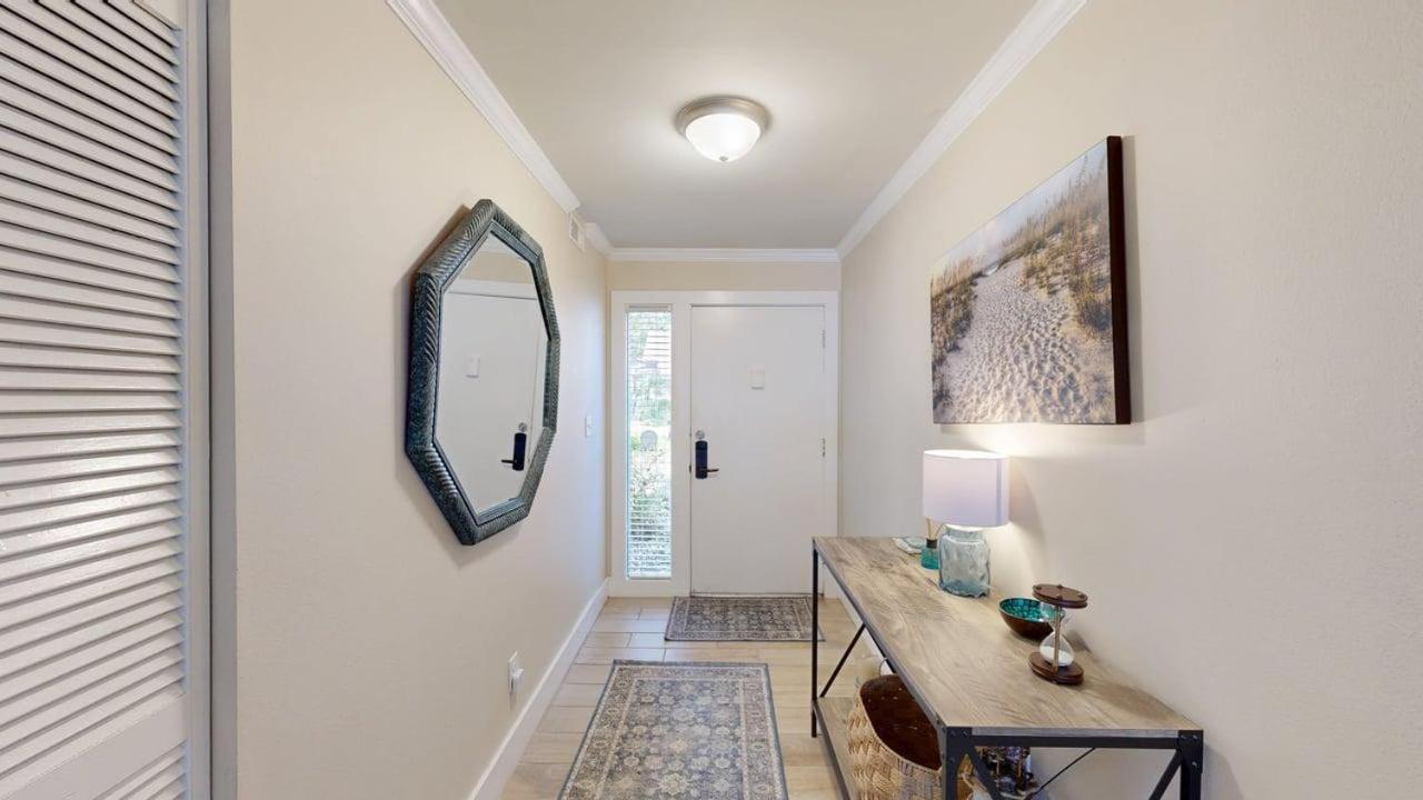  | 719 Queens Grant