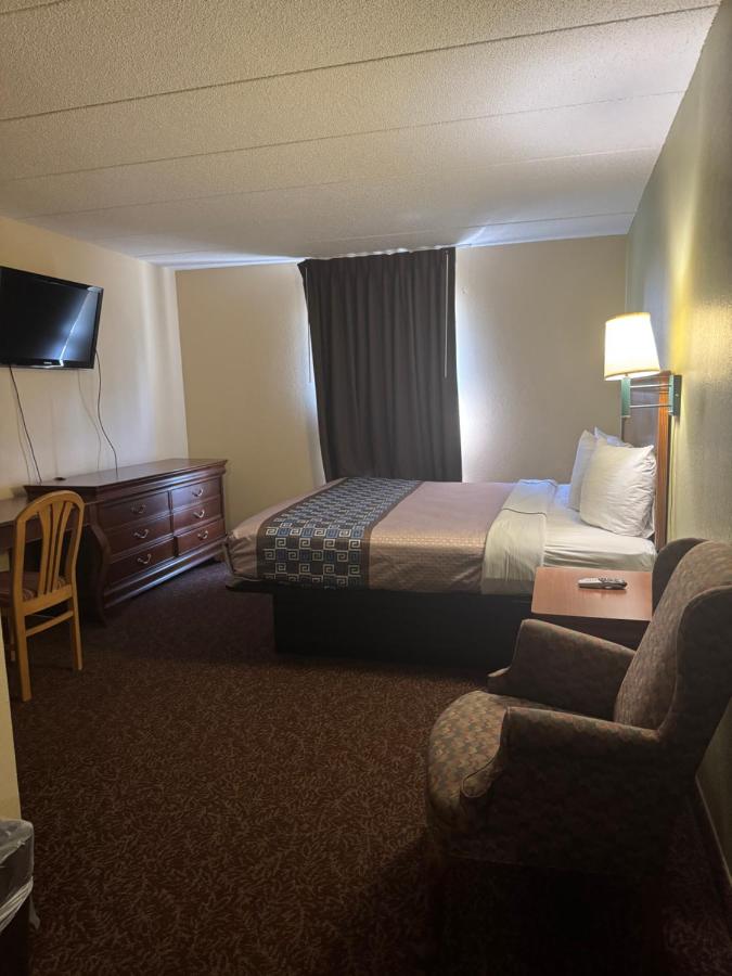  | Emerald Inn