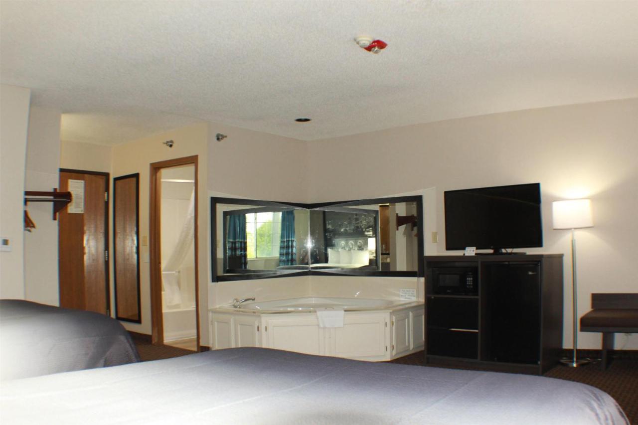 | Super 8 by Wyndham Gardner