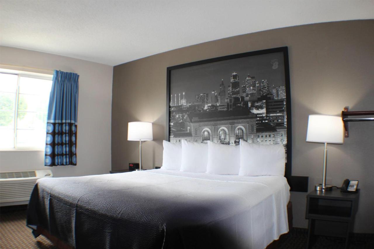 | Super 8 by Wyndham Gardner