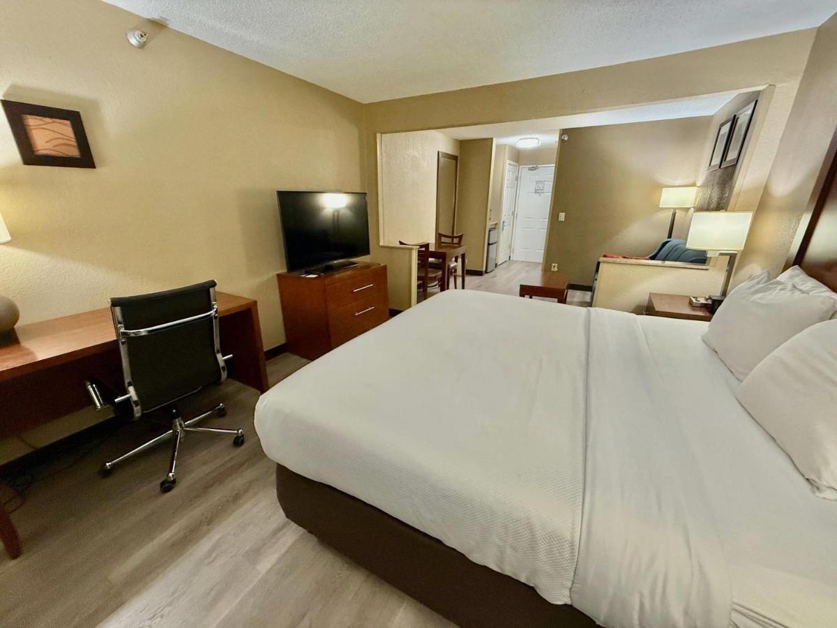 King Room - Non-Smoking at Comfort Inn Gurnee near Six Flags