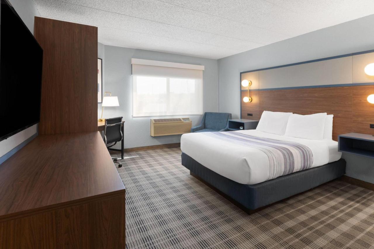 Queen Room - Mobility Access/Non-Smoking at AmericInn by Wyndham Chippewa Falls
