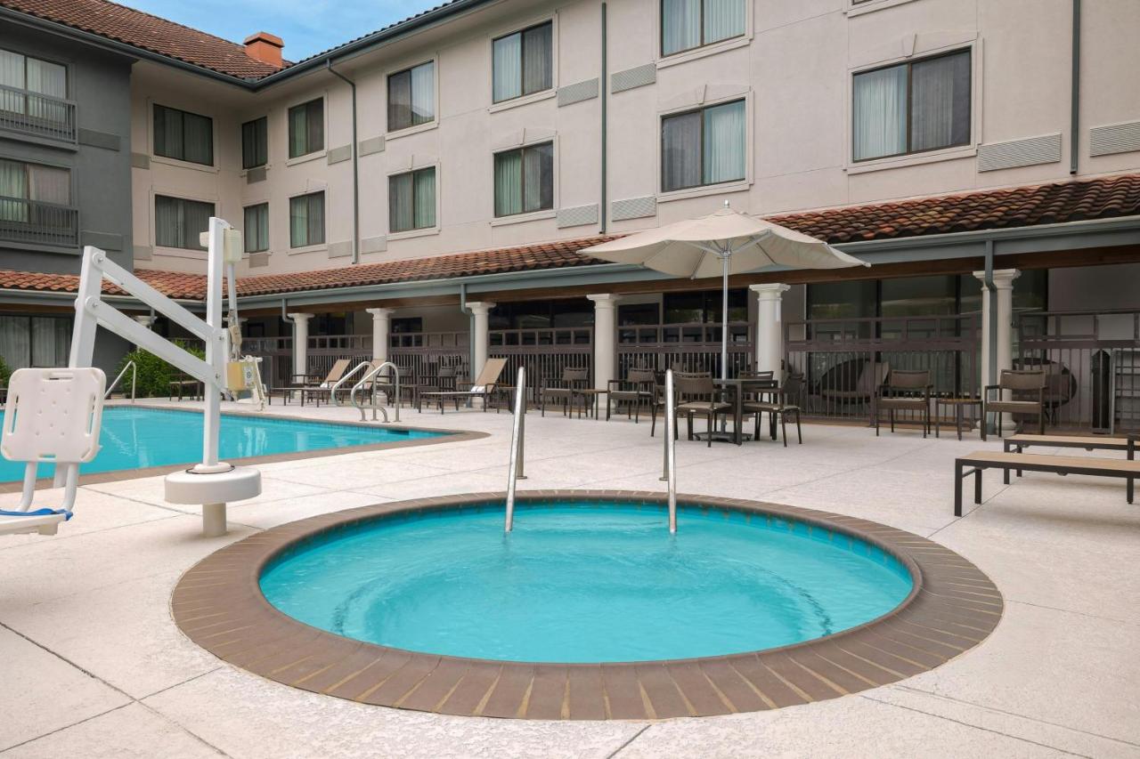  | Courtyard Houston-West University