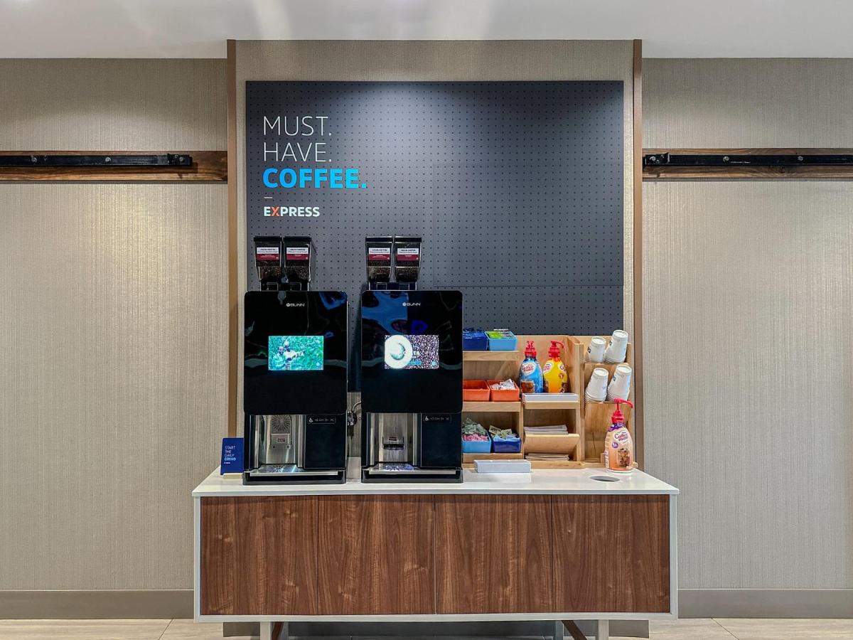 | Holiday Inn Express & Suites - Fort Wayne North, an IHG Hotel