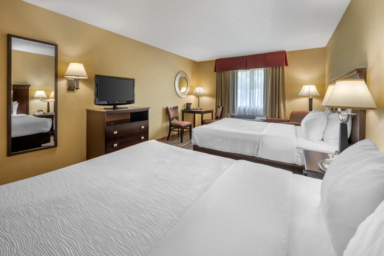 Queen Room with Two Queen Beds - Non-Smoking at Quality Inn Greenville North