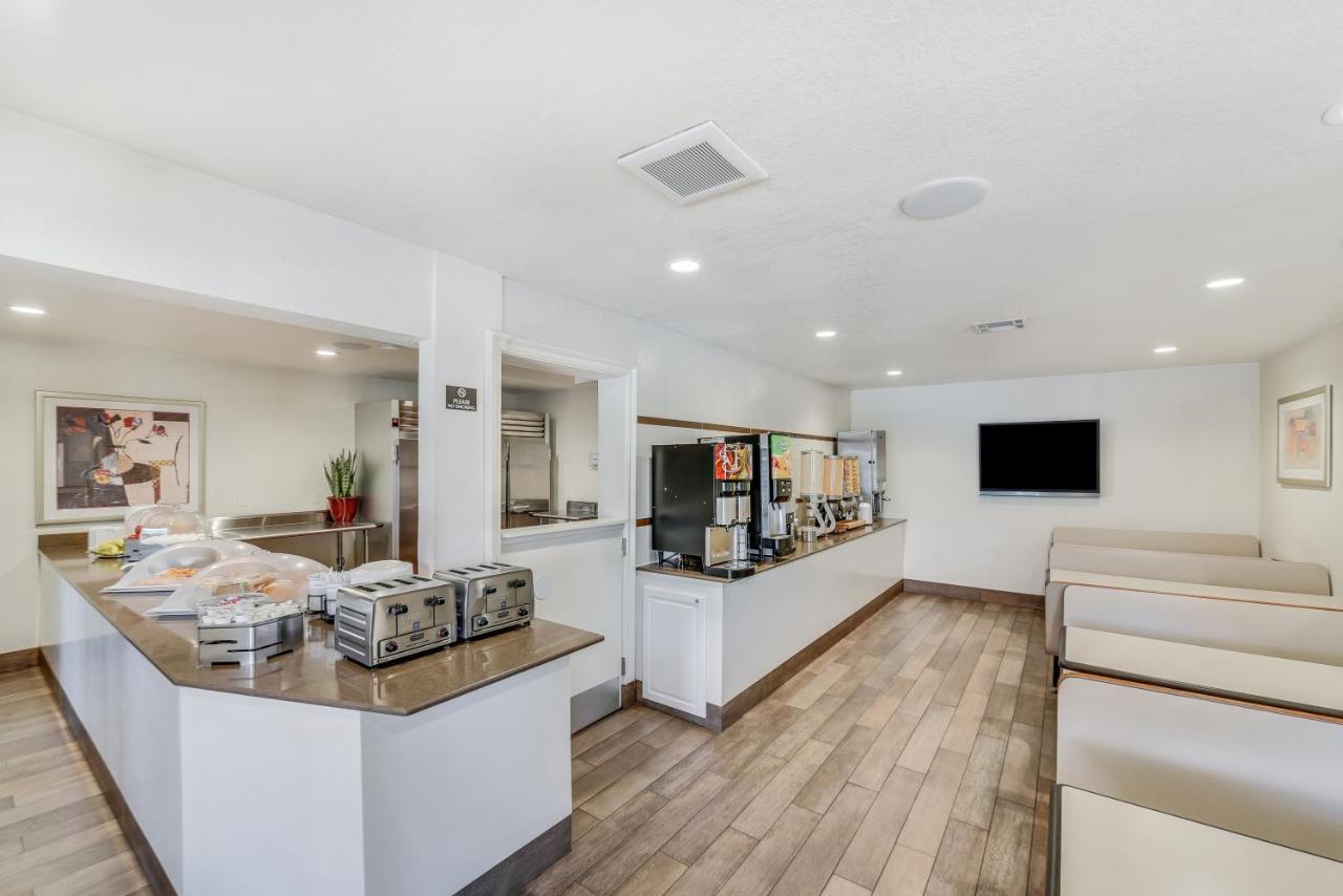 | Anaheim Desert Inn & Suites