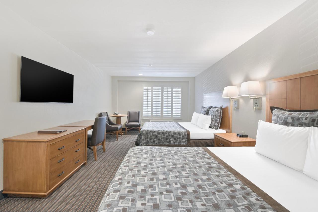 | Anaheim Desert Inn & Suites