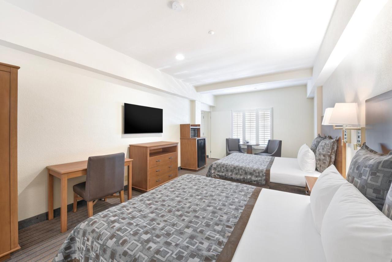 | Anaheim Desert Inn & Suites
