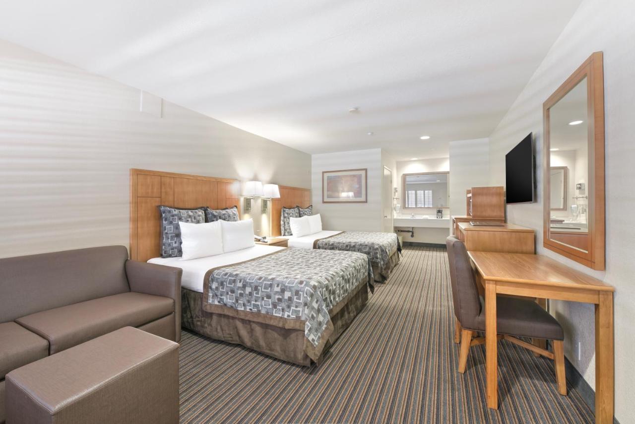 | Anaheim Desert Inn & Suites