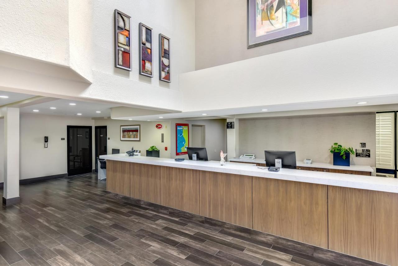 | Anaheim Desert Inn & Suites
