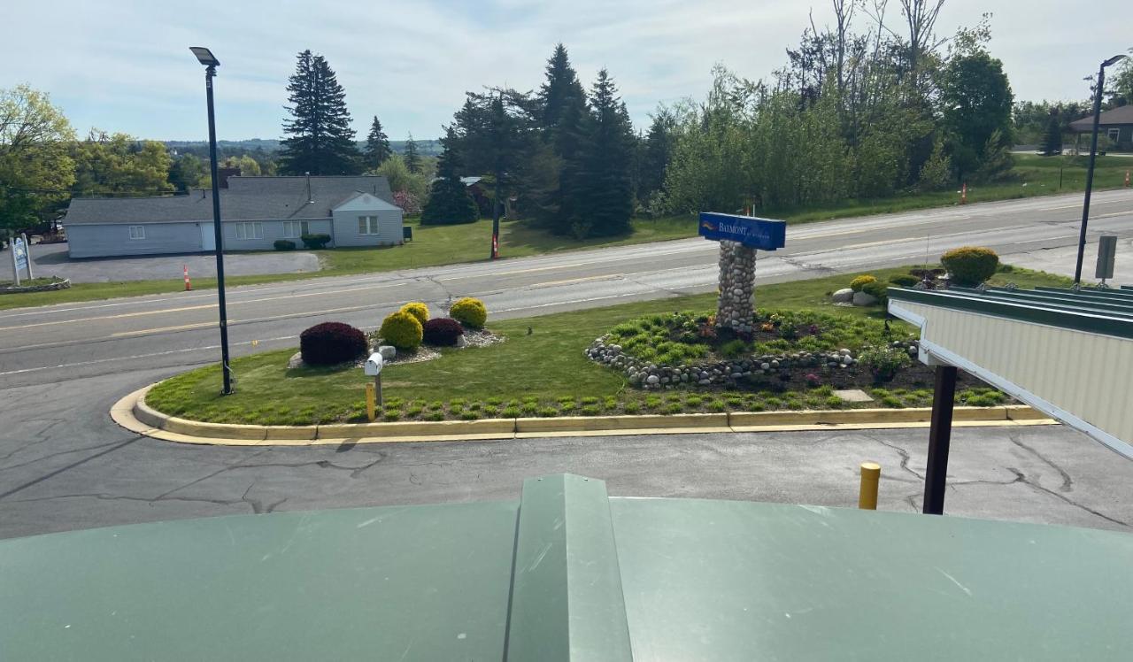  | @ Michigan Inn & Lodge