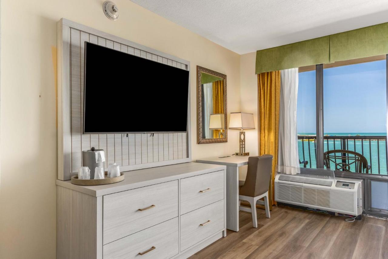 King Room with Gulf View at Holiday Inn & Suites Clearwater Beach by IHG