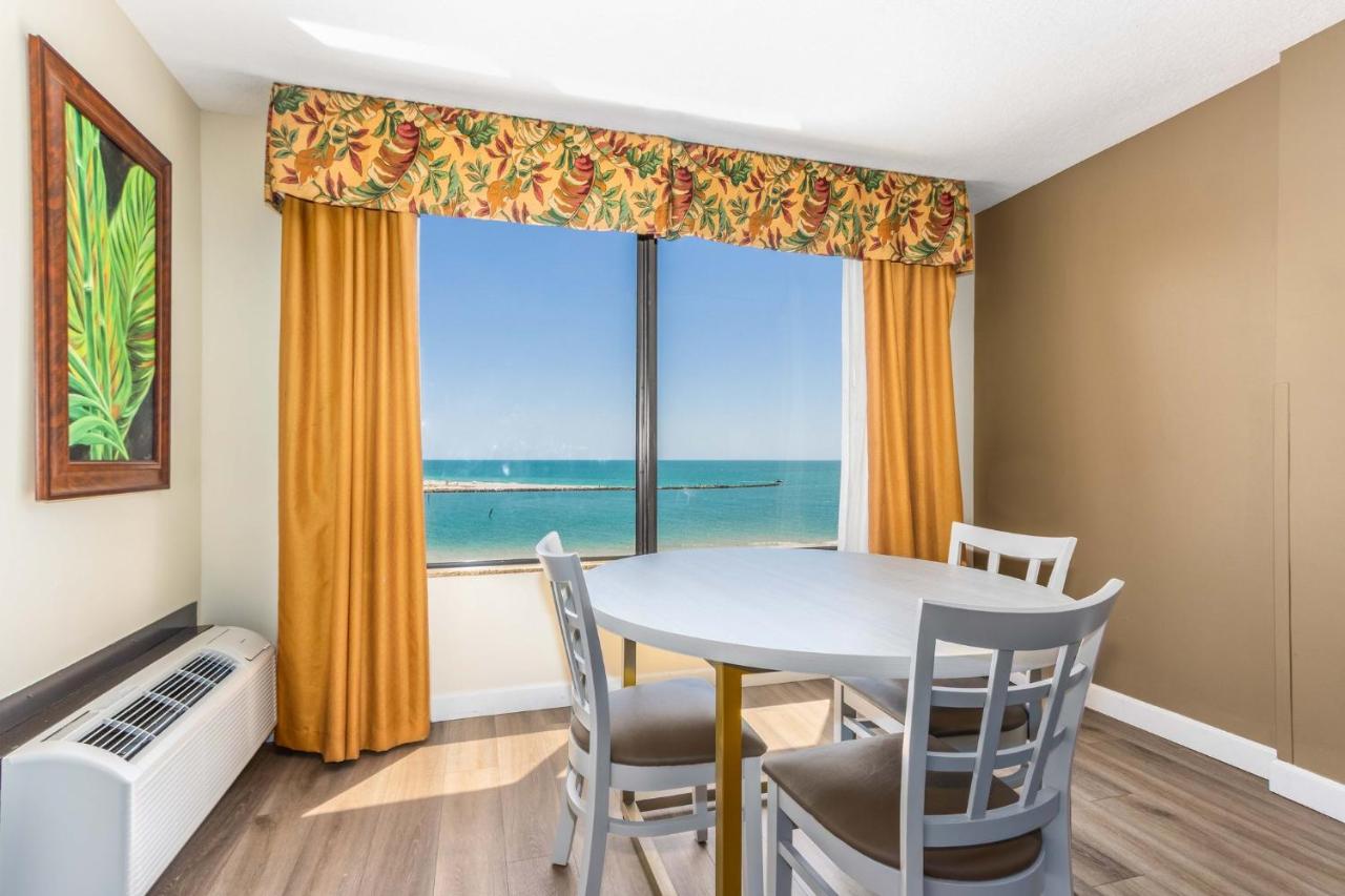 | Holiday Inn & Suites Clearwater Beach, an IHG Hotel
