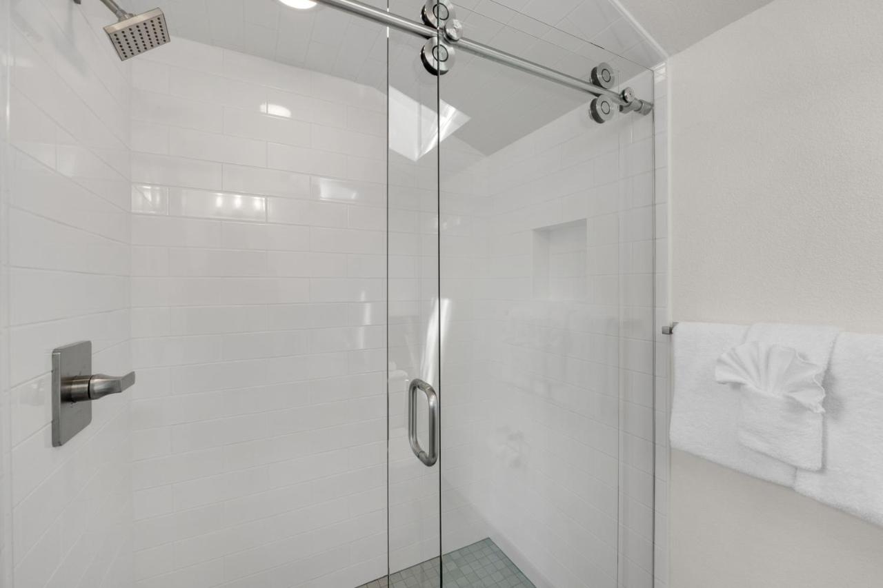Flagship - Ocean Front Two Bedroom Suite at The Waves