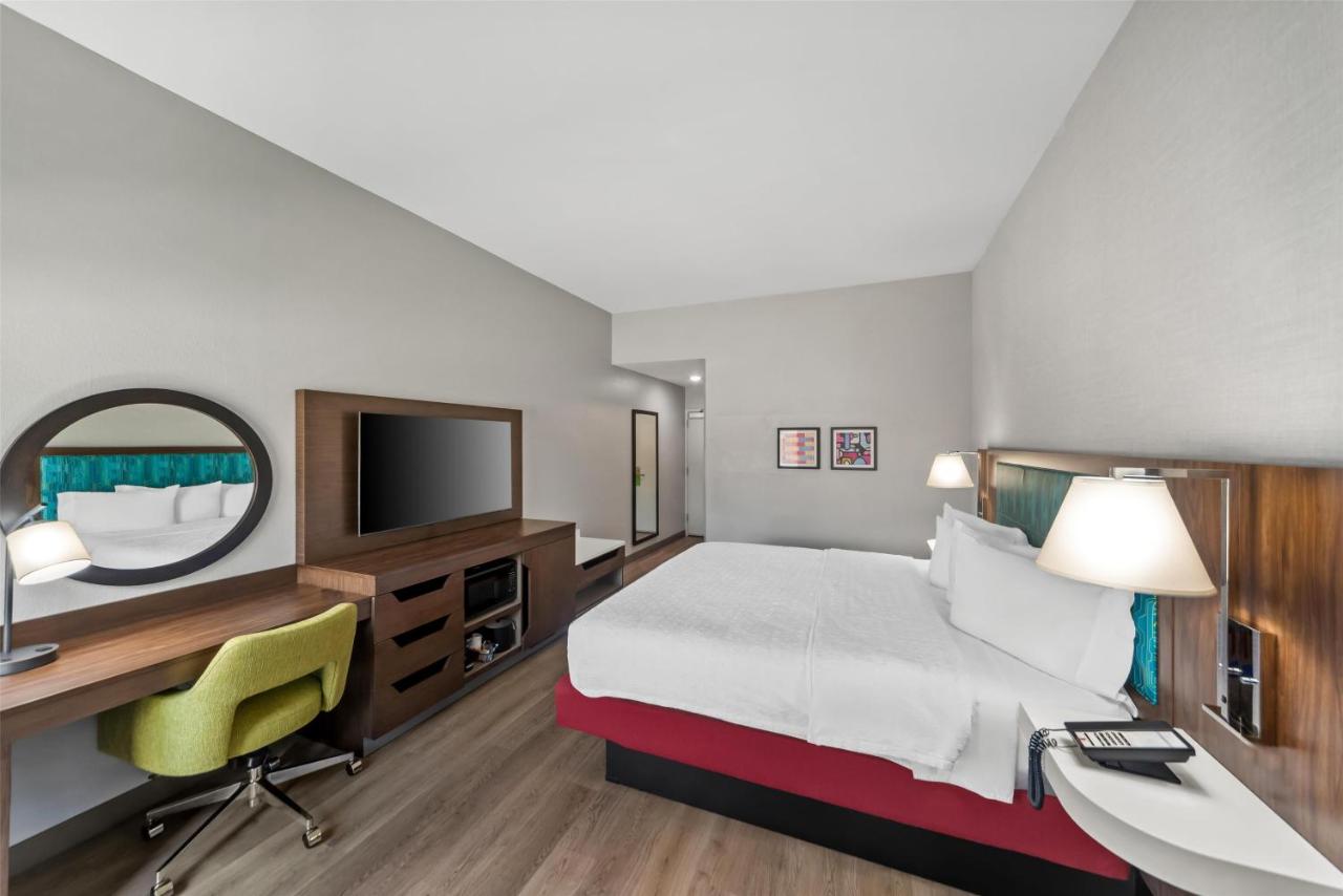 King Room - Non-Smoking at Hampton Inn North Platte