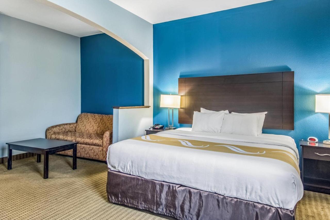 King Suite with Sofa Bed at Quality Suites Maumelle - Little Rock Northwest