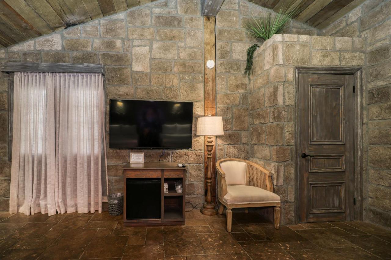 | The Inn at Zaca Creek