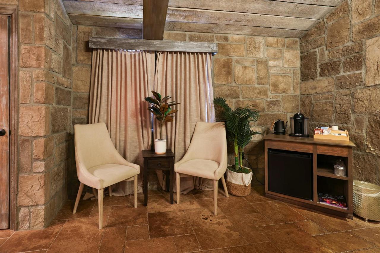 | The Inn at Zaca Creek