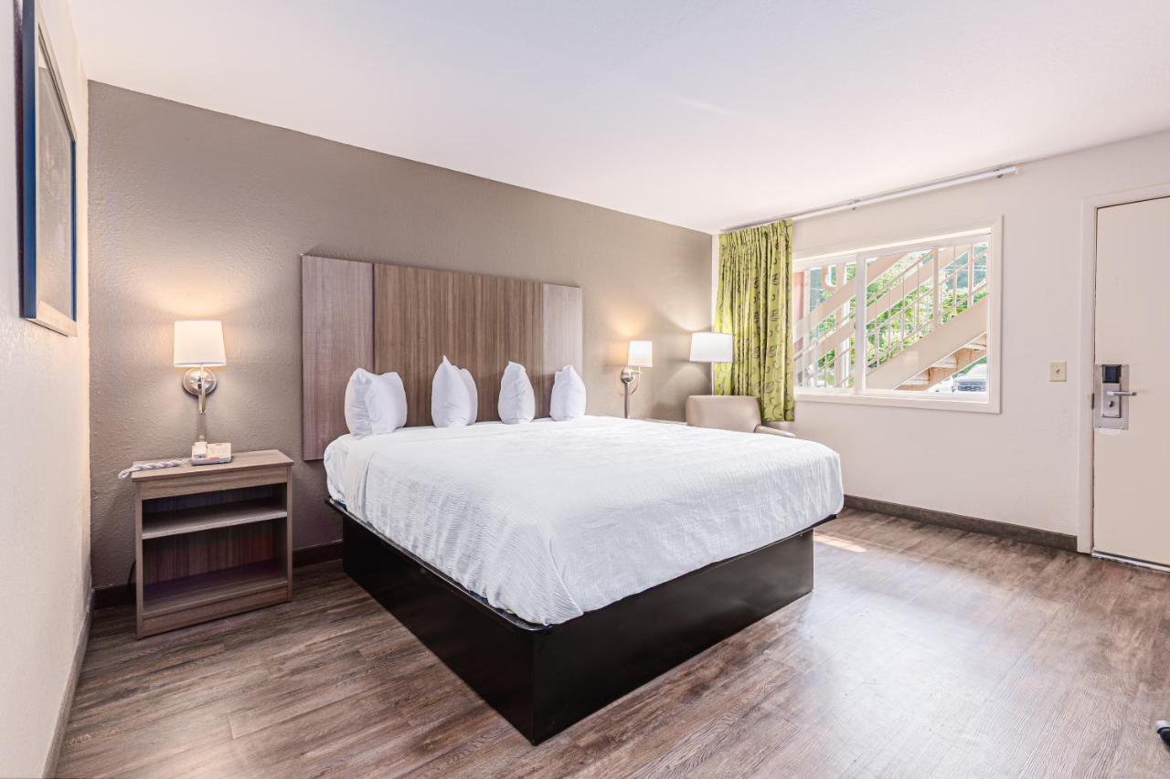 | Econo Lodge Cherokee