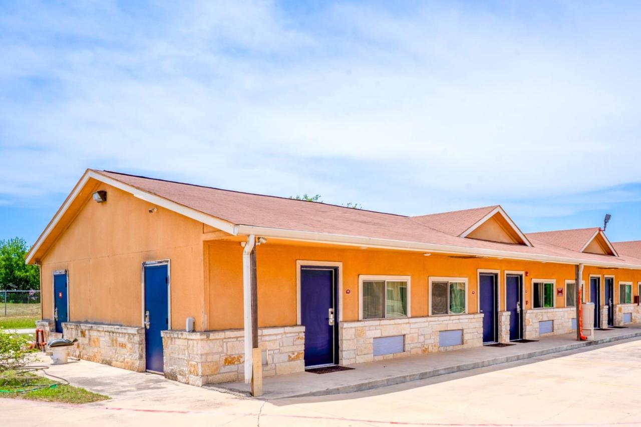  | Budget Host Inn