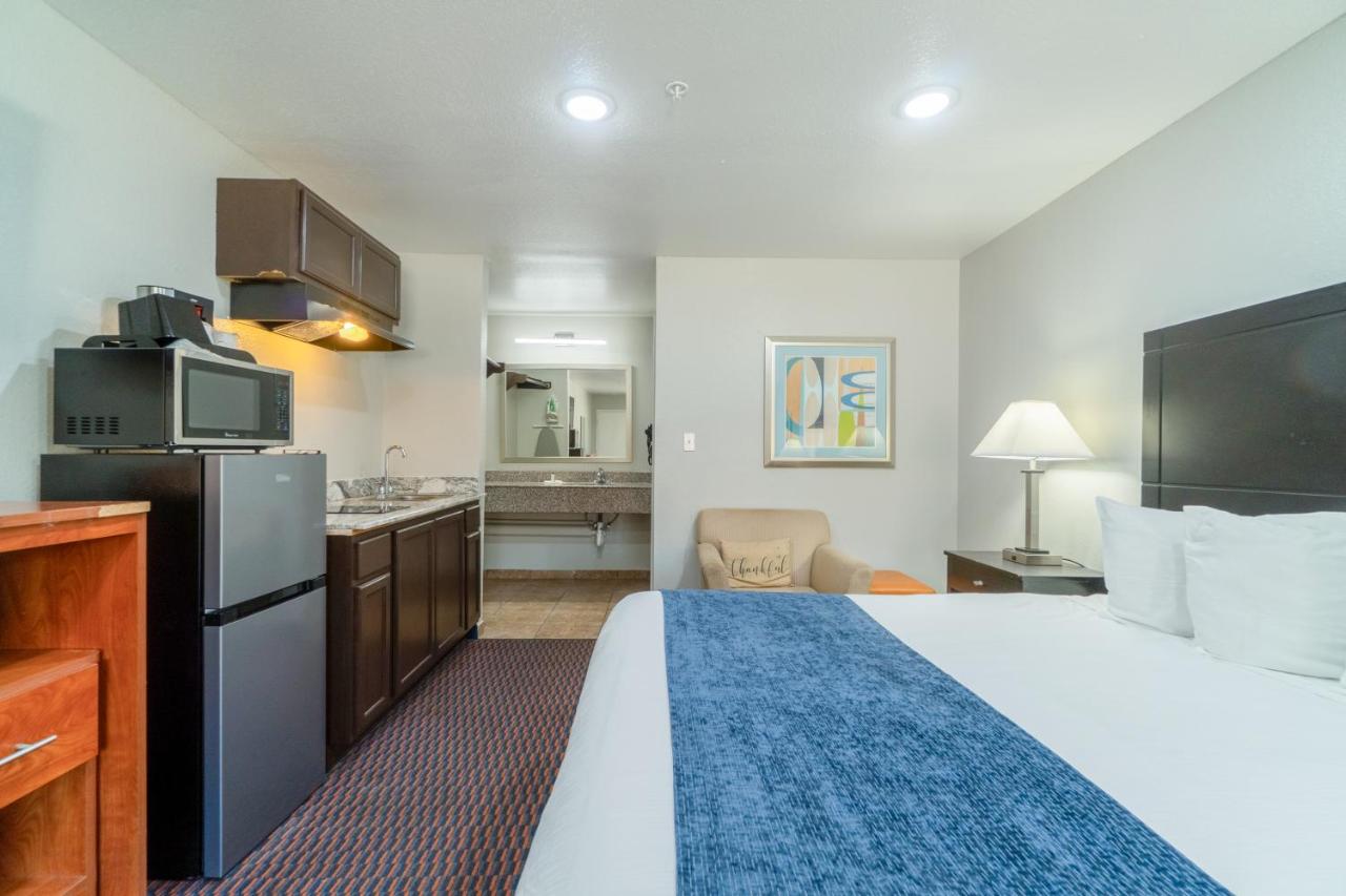  | Budget Host Inn