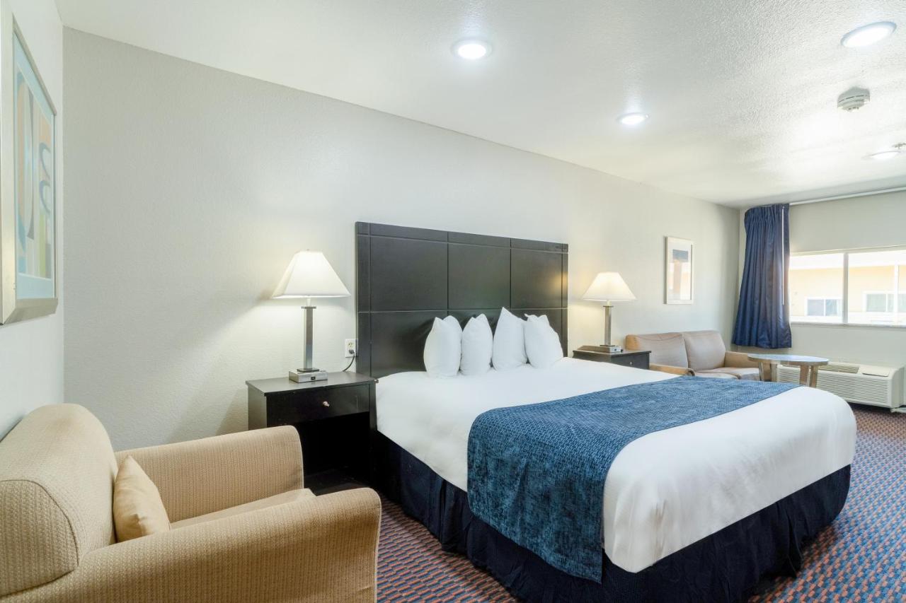  | Budget Host Inn